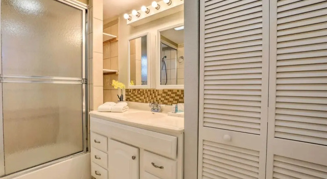 Коттедж Central Sarasota Home: 8 Mi to Siesta Key!