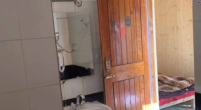 Семейный люкс Superior с балконом и с видом на горы Tourist Hotel 10 minutes walking distance from the mall