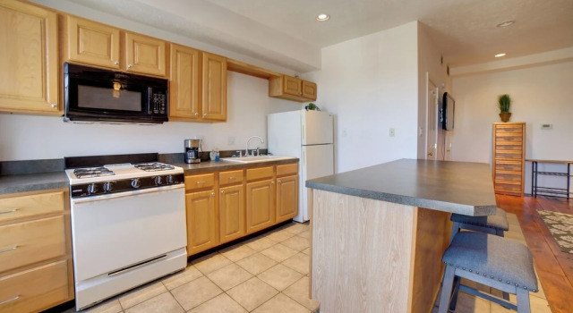 Апартаменты Cozy Lowell Studio ~ 19 Mi to Grand Rapids!