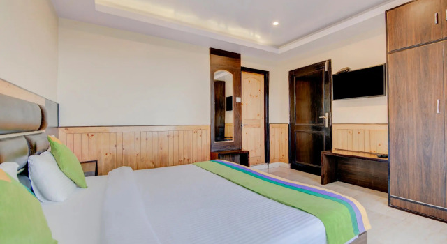 Itsy Hotels Avantika With Forest View