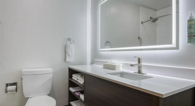 Четырёхместный номер Standard с видом на озеро Best Western Indian Oak