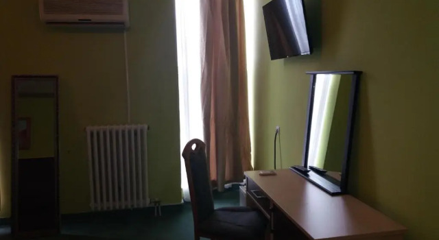 Четырёхместный номер Standard с видом на горы Hotel & Restaurant Great Wall - Airport