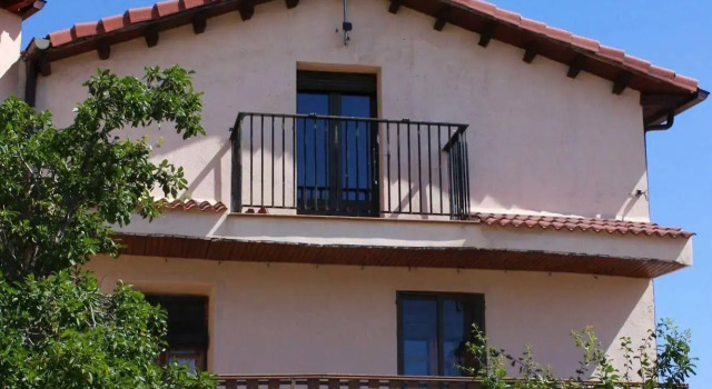 Casas del Alto Tajo - La Casa Roja, Book Hotel Hotels in Aragon with Parking, Parking