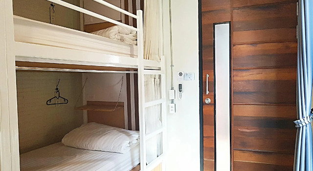 Кровать в общем номере (женский номер) Baan Mai Kradan Hostel Chiang Rai