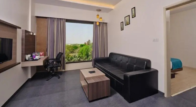 Двухместный номер Deluxe Pride Biznotel Manjusar Vadodara Near Sokhda Lake