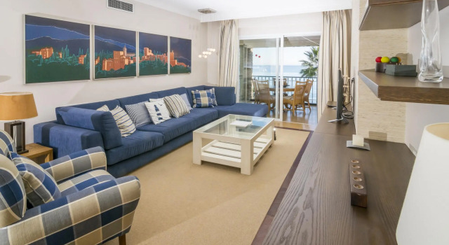 HB - Comfortable Beachfront Holiday Apartment