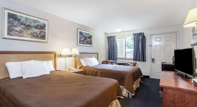 Четырёхместный номер Standard Econo Lodge Edmonds North Seattle