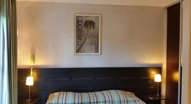 Logis Hôtel Synaya, Забронировать Отель Отели в центре Санари-сюр-Мер, в центре