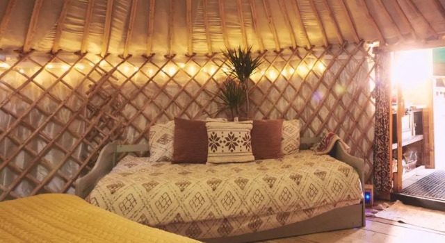 Mushroom Yurt set in 4 Acres of Woodland and Lakes, Prenota Casa vacanze Hotel a Dyfed con parcheggio, Parcheggio