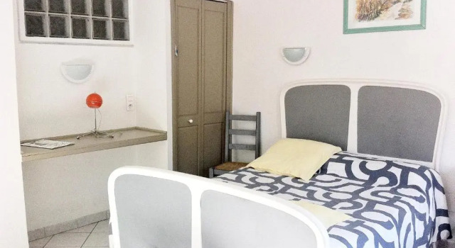 Hotel Residence Larroque, Book Hotel Caussade Tarn-et-Garonne
