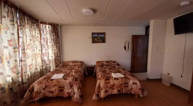 Hostal Aziri Puno, Rezerwuj Hotel Puno Peru, w pobliżu Puno Cathedral