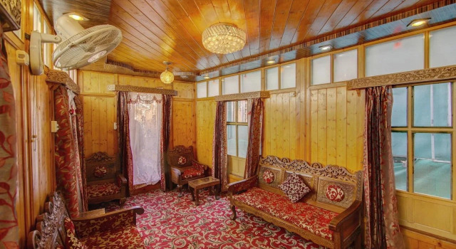 Oyo 6410 Amina Houseboat, Забронировать Отель Сринагар Jammu & Kashmir Ski
