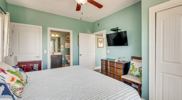 Апартаменты Ocean-view Apt in Emerald Isle - Walk to Beaches!