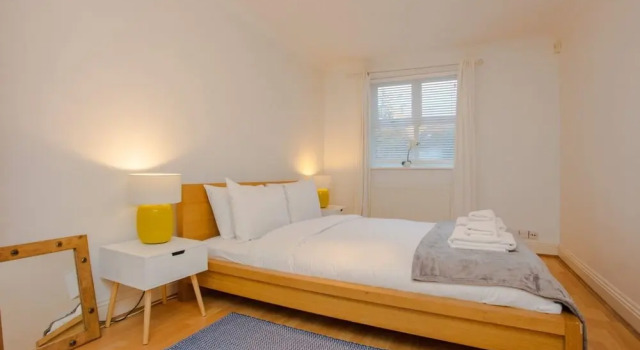 Contemporary 1 Bedroom Flat in Camberwell Oval