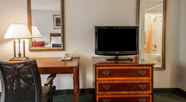 Четырёхместный номер Standard Clarion Inn & Suites Dothan South
