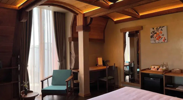 Двухместный номер Standard с балконом и с видом на город The Pink Boutique Hotel