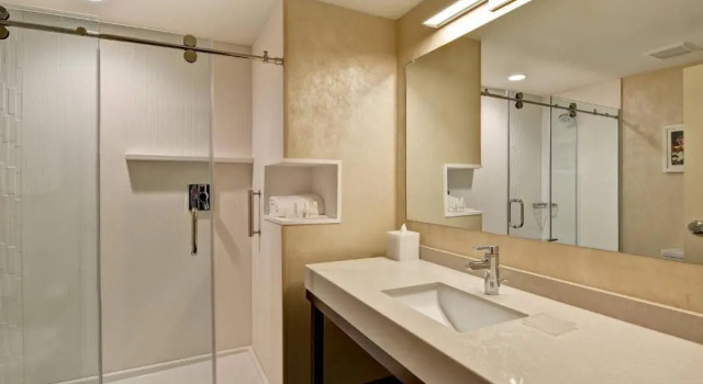 Двухместный номер Standard Courtyard by Marriott Long Island Islip/Courthouse Complex