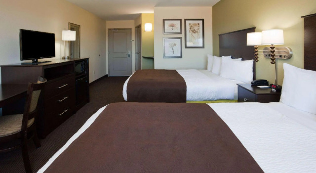 Четырёхместный номер Standard AmericInn by Wyndham Sibley