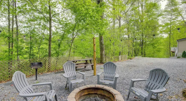 Camp-Style Cabin Near Pigeon Forge: Fire Pit, Deck, Забронировать Отель Севьервилл Great Smoky Mountains National Park