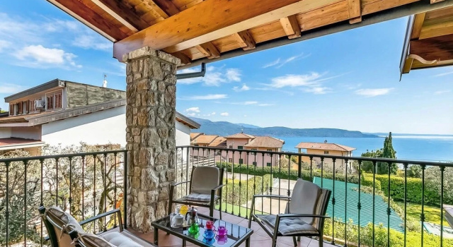 Апартаменты Standard Julia's House With Lakeview and shared pool