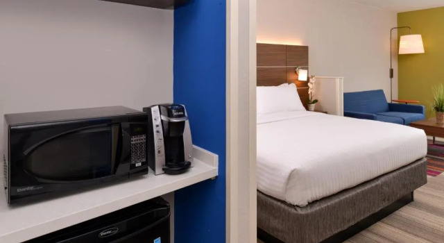 Люкс Holiday Inn Express & Suites Salem by IHG