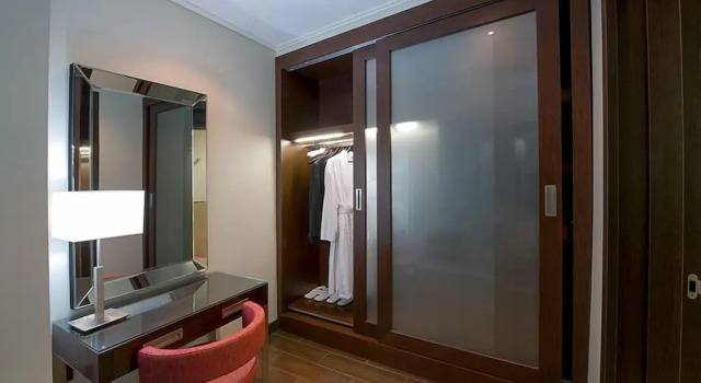 Номер Executive The George Hotel