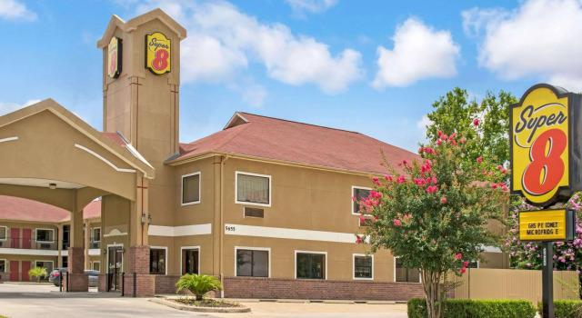 Super 8 by Wyndham Houston/Brookhollow NW, Забронировать Мини-отель Хьюстон Texas Gulf Coast, рядом с Speedy's Fast Track