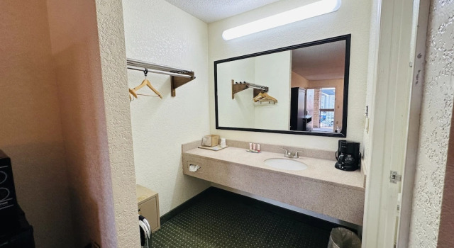 Четырёхместный номер Standard Econo Lodge Kannapolis - Concord