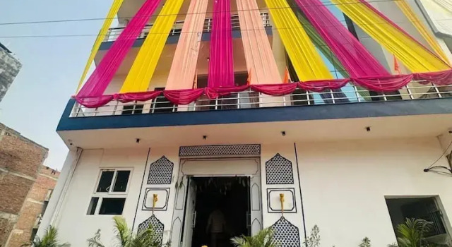 The Swarnim Hotel And Banquet, Забронировать Отель Нойда штат Уттар-Прадеш