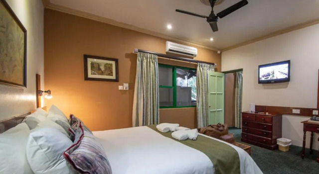 Superior room Diggers Inn