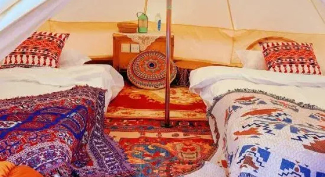 Familie telt Moon tribe camping base