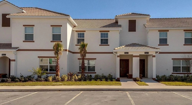 Marvelous 4 Bedroom w/ Screened Pool Close to Disney 1569, Book Hotel Hoteller i Four Corners med pool, Swimmingpool
