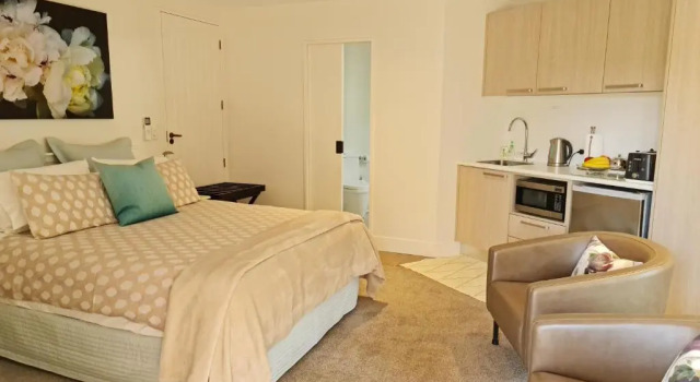 Люкс Parnell Garden Suite