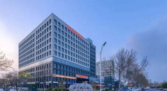 Vienna Classic Hotel (Gongyi City Government&Business School Branch), Rezervovat Hotel Čeng-čou Henan