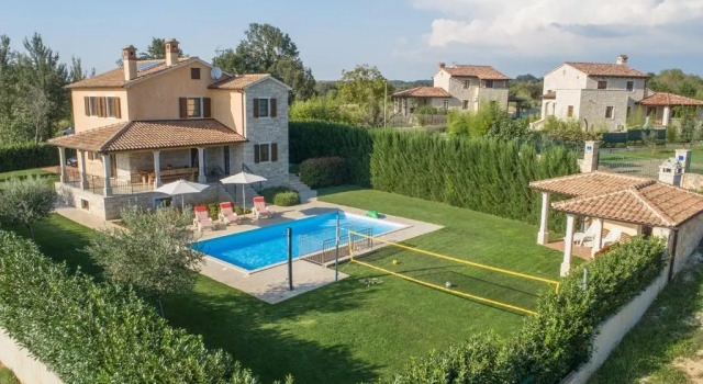 Вилла Spacious Villa Nikka with Beautiful Garden and Pool