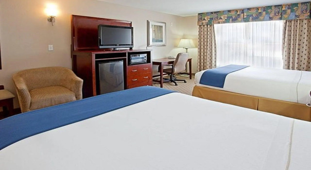 Четырёхместный номер Standard Holiday Inn Express & Suites College Station by IHG