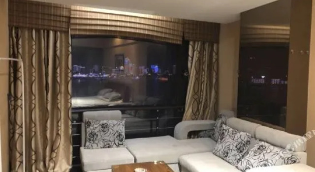 Kongbai Zaowu River-view Holiday Hotel