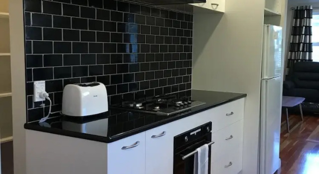 Коттедж Modern Home in Convenient Location