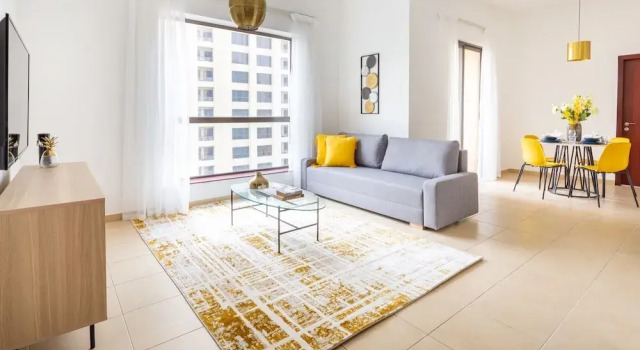 Bright & Lively 1BR Apartment With Marina Views