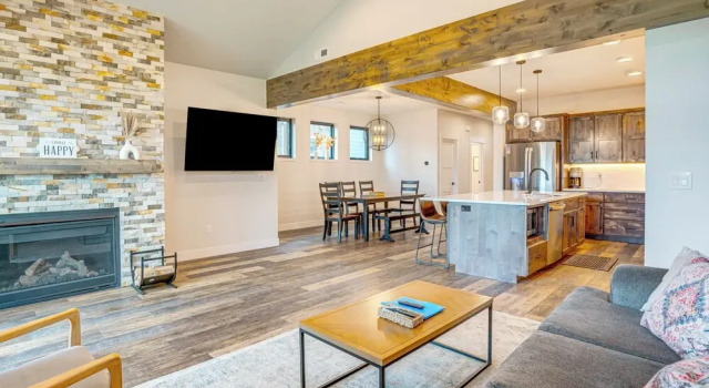 Granby Home w/ Hot Tub: Free Round of Golf in May!, Забронировать Отель Отели Грэнби 3 звезды, рядом с Гольф-клуб Grand Elk, 3*