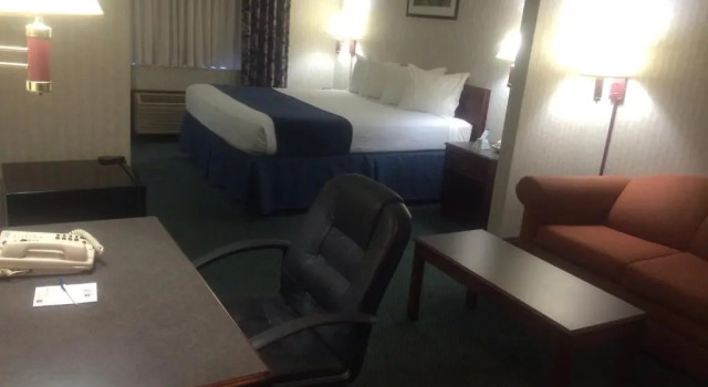 Люкс с 2 комнатами Best Western Elkhart Inn & Suites