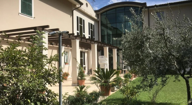 Casa Nostra Signora Del Sacro Cuore di Gesù, Book Pension Hoteller i Apuana coast med parkering, Parkering