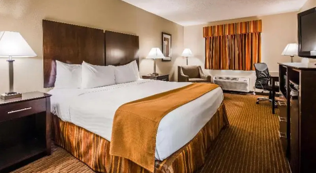 Двухместный номер Standard с балконом Best Western Muncie