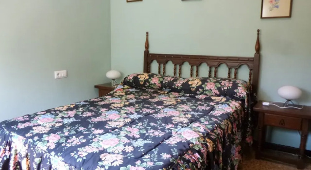Spacious Holiday Home With Enclosed Garden in Empuriabrava, Забронировать Отель Отели Эмпуриабравы 3 звезды, 3*