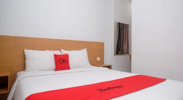 Suite RedDoorz Apartment near Exit Toll Colomadu