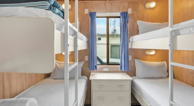Номер Economy с 2 комнатами с балконом и с видом на воду Joalah Holiday Park
