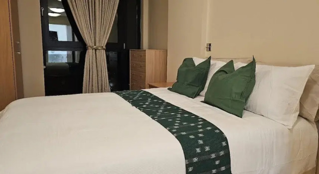 Modern & Lovely 2 Bed in London, Забронировать Отель Отели Лондона 3 звезды, рядом с Maurice Rebak Stadium, 3*