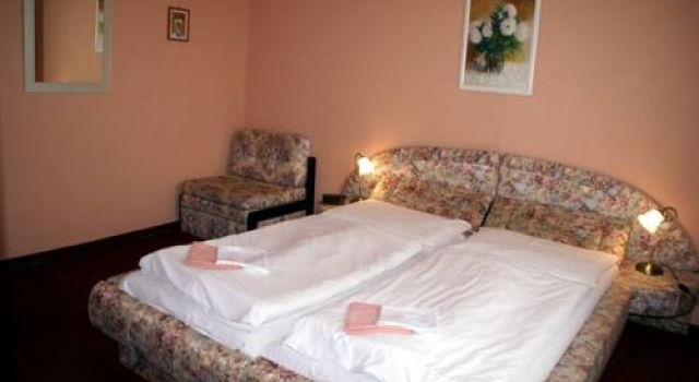 Hotel Petra Garni, Rezervovat Hotel Hotely v Košický kraj s parkováním, Parkování