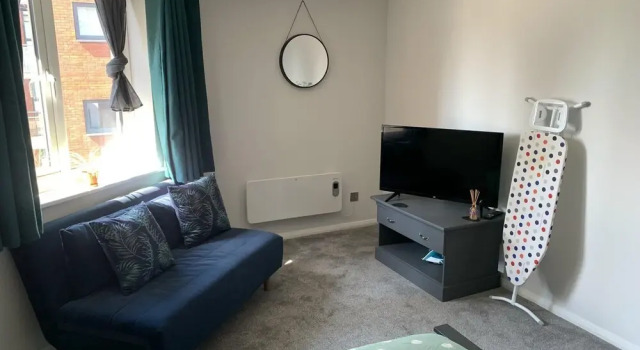 Charming 2-bed Apartment in Swansea