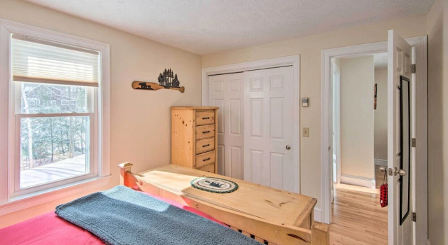 Gilford Home w/ Forest View, by Lake Winnepesaukee, Забронировать Дом для отпуска Виллы Гилфорд, Вилла